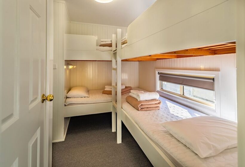 בית מלון כפרי Ingenia Holidays One Mile Beach