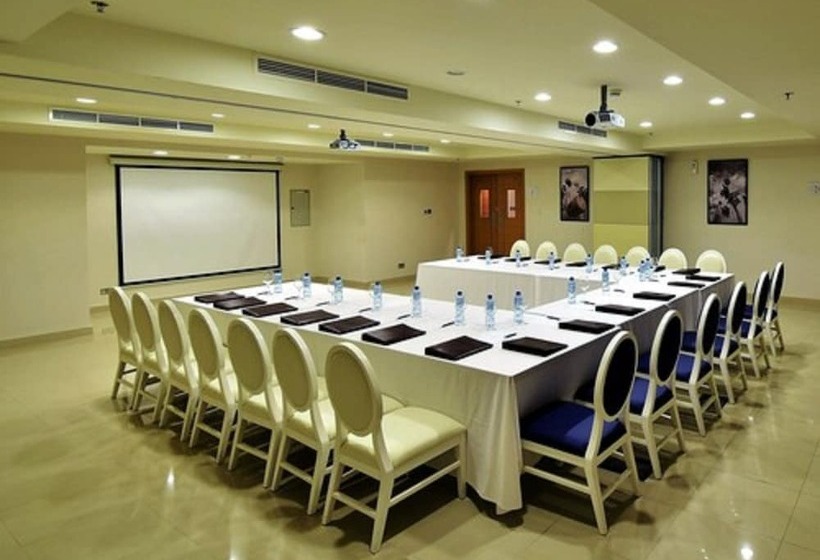 هتل Levatio Suites Muscat, A Member Of Radisson Individuals