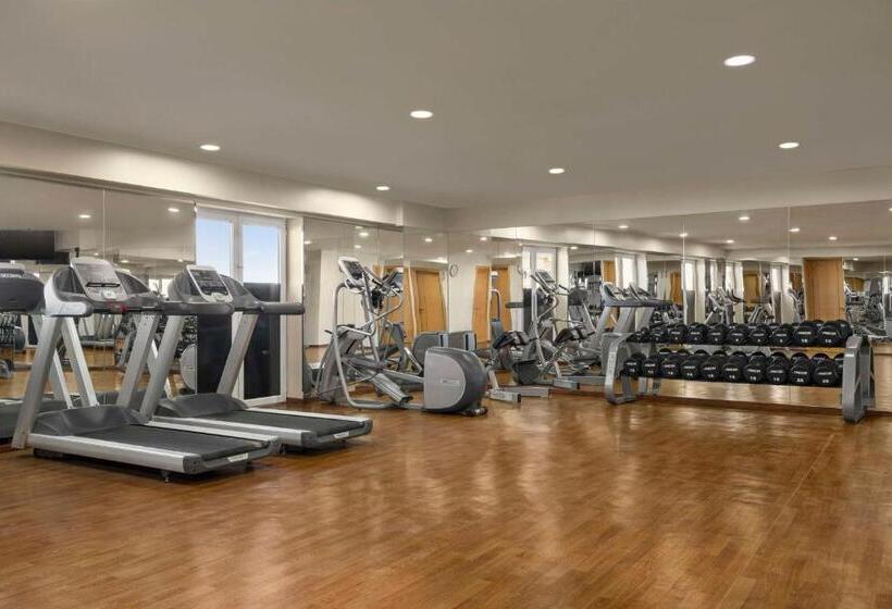 هتل Levatio Suites Muscat, A Member Of Radisson Individuals