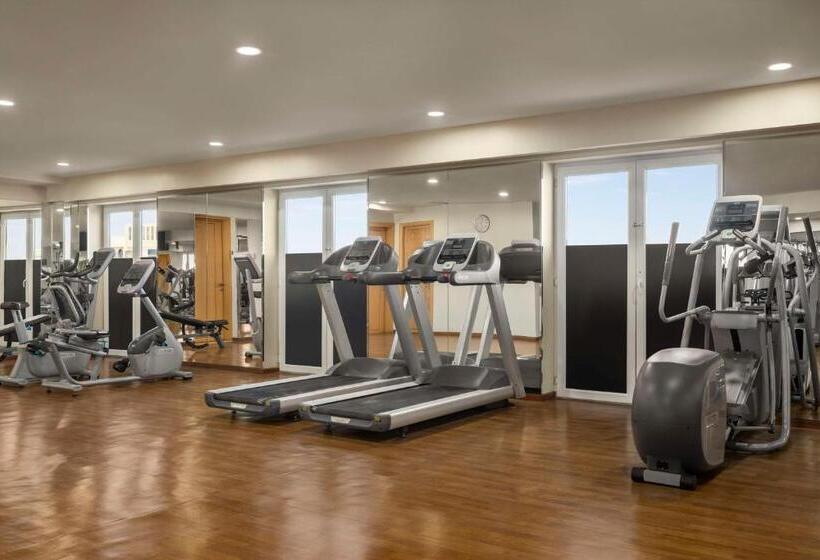 هتل Levatio Suites Muscat, A Member Of Radisson Individuals