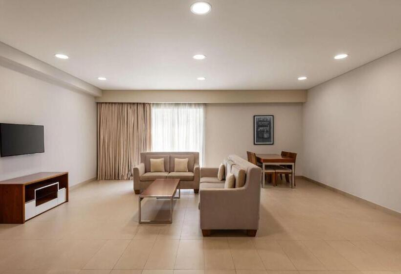 هتل Levatio Suites Muscat, A Member Of Radisson Individuals