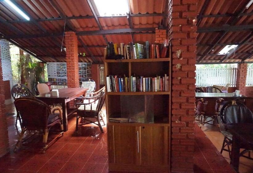 Отель Pine Bungalow