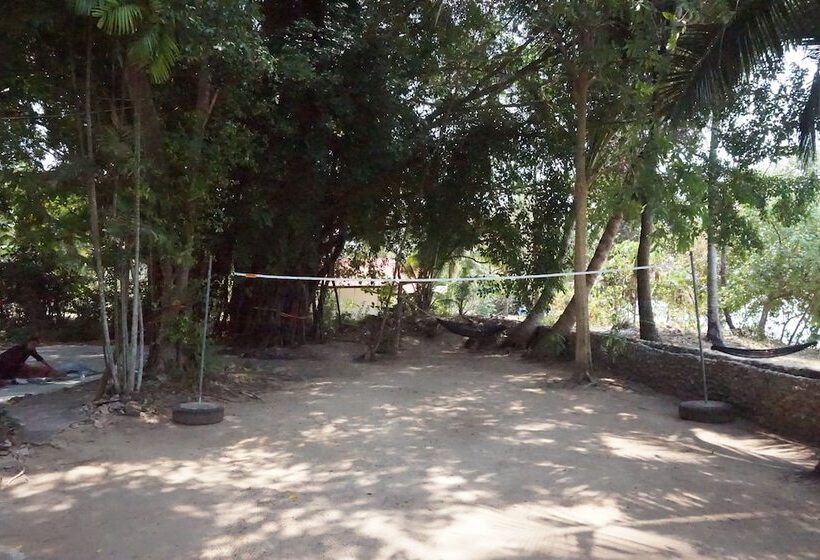 Отель Pine Bungalow