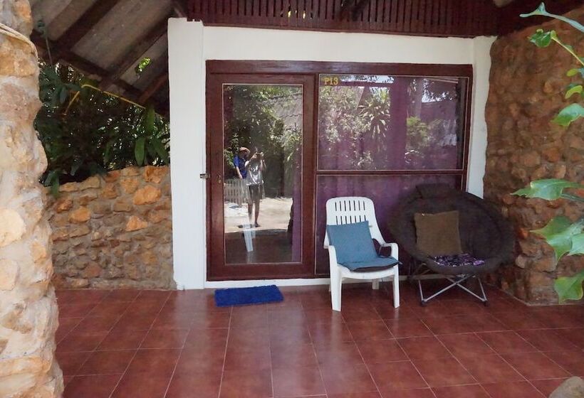 Отель Pine Bungalow