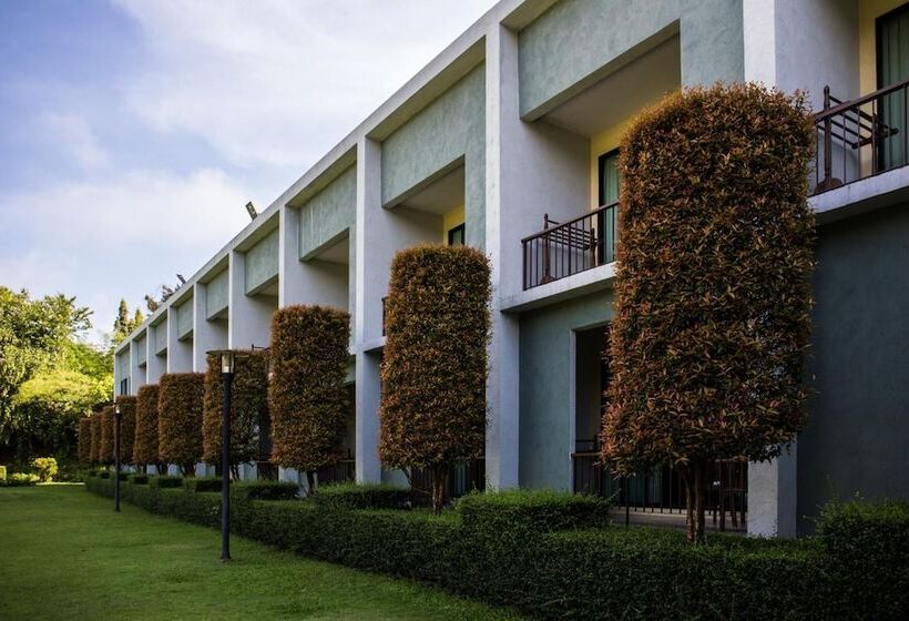 هتل Poonyamantra Resort
