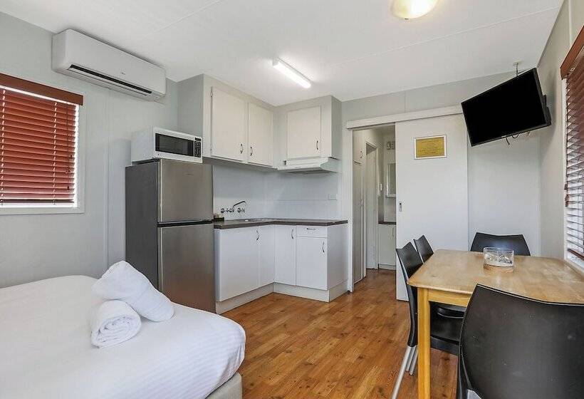 בית מלון כפרי Reflections Shaws Bay   Holiday Park