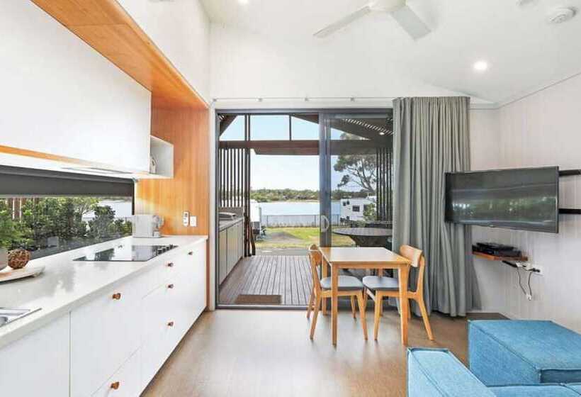 בית מלון כפרי Reflections Shaws Bay   Holiday Park