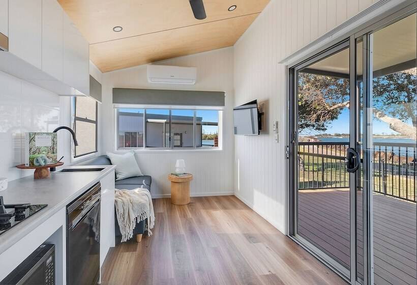 בית מלון כפרי Reflections Shaws Bay   Holiday Park