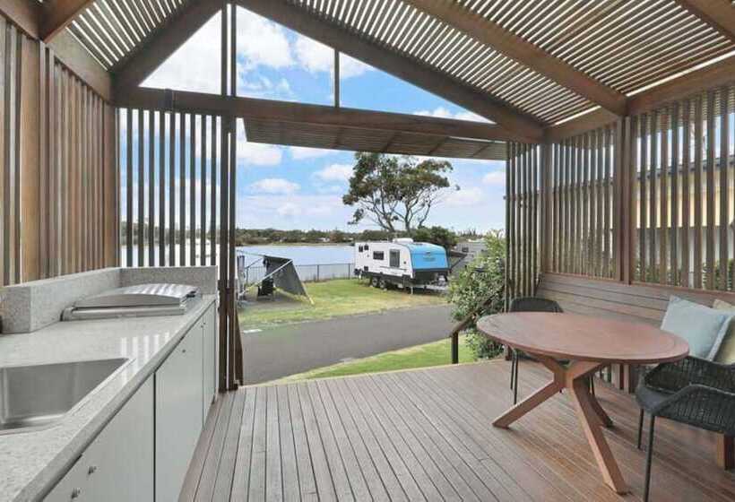 בית מלון כפרי Reflections Shaws Bay   Holiday Park