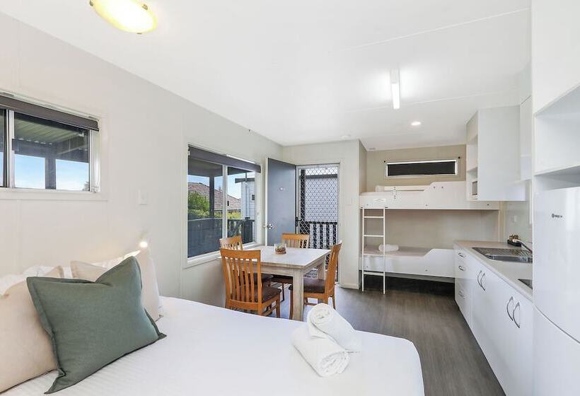 בית מלון כפרי Reflections Shaws Bay   Holiday Park