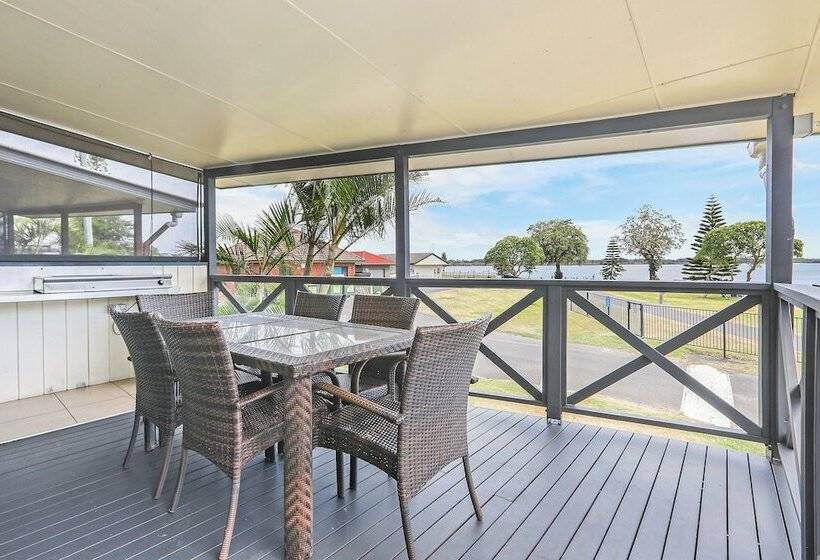 בית מלון כפרי Reflections Shaws Bay   Holiday Park