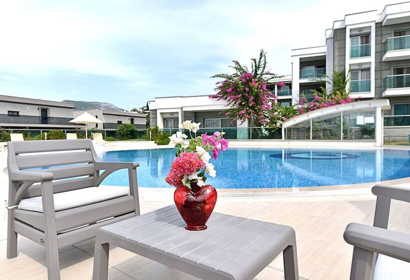 בית מלון כפרי Royal Palm Residence