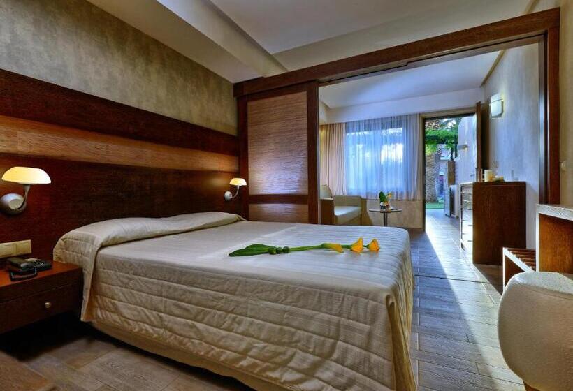 Отель Sirens Beach & Village