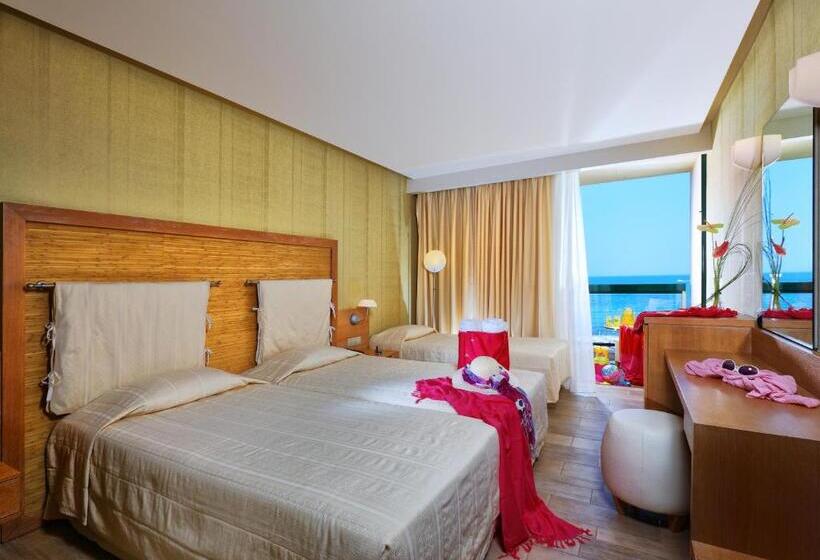 Отель Sirens Beach & Village