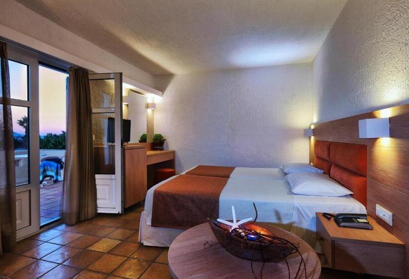 Отель Sirens Beach & Village