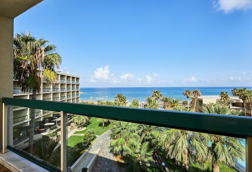 Отель Sirens Beach & Village