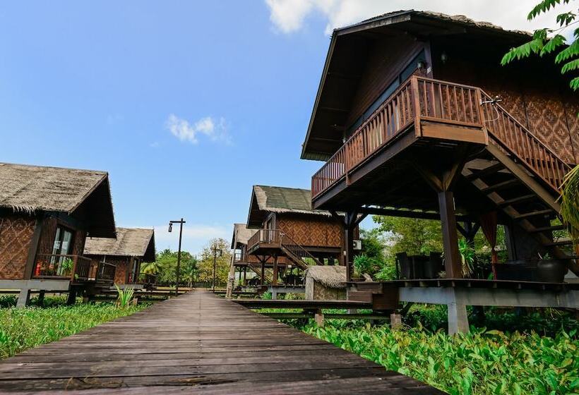 Отель The Gemalai Village