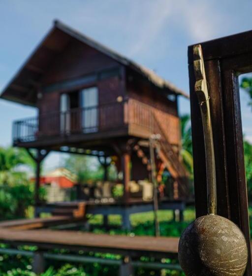 Отель The Gemalai Village