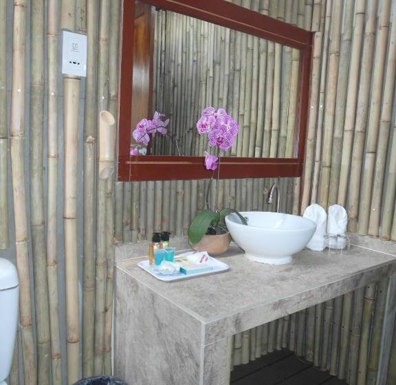 Отель The Gemalai Village