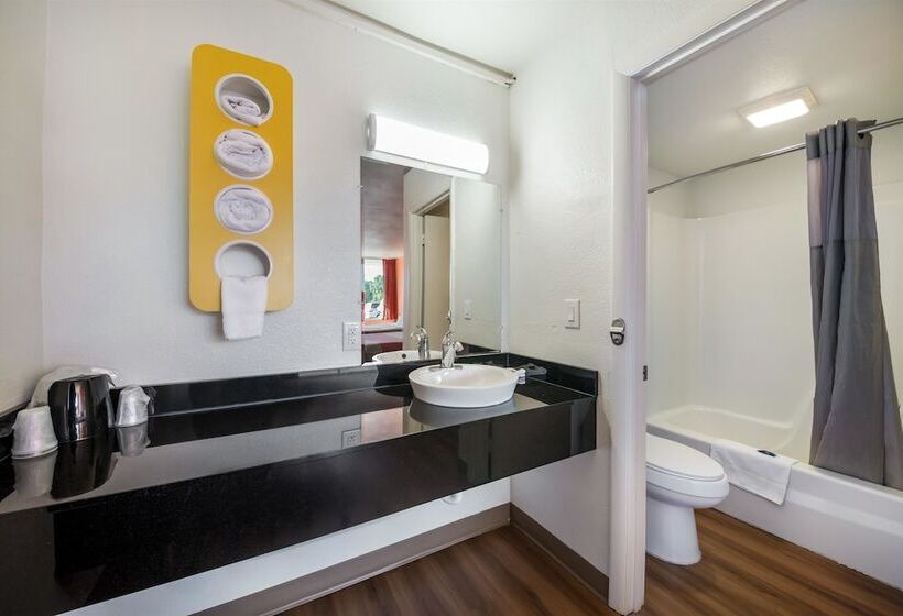 Motel 6 Connellys Springs, Nc