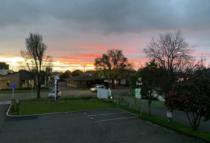 汽车旅馆  Alpha Motor Inn