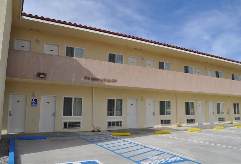 فندق على الطريق America Inn & Suites