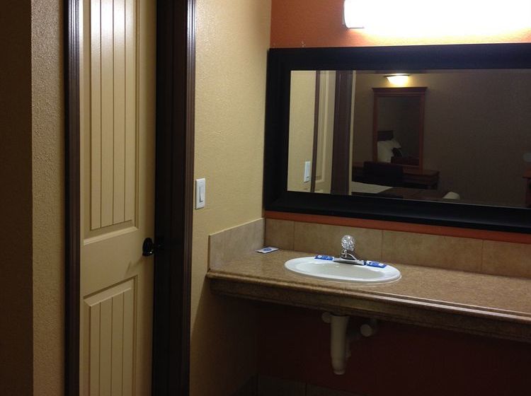 فندق على الطريق Economy Express Inn