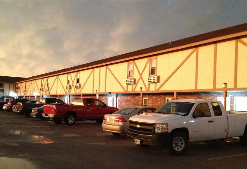 فندق على الطريق Economy Express Inn