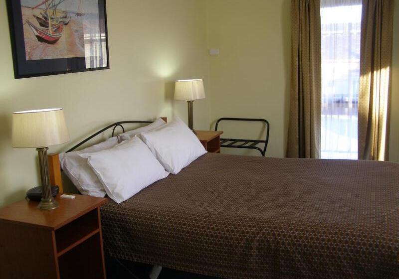 مُتل Eight Spence