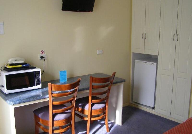 مُتل Eight Spence