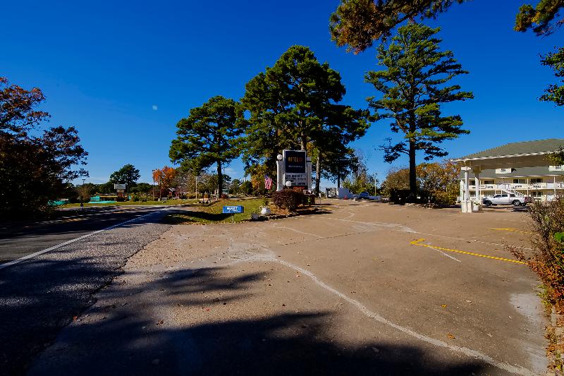 מוטל O Eureka Springs  Christ Of Ozark Area