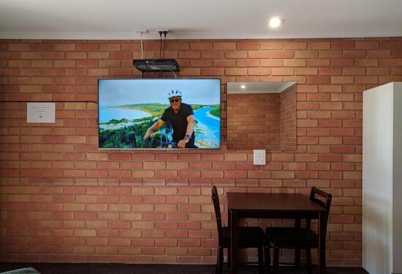 מוטל Travellers Inn Kaniva