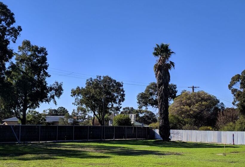 מוטל Travellers Inn Kaniva