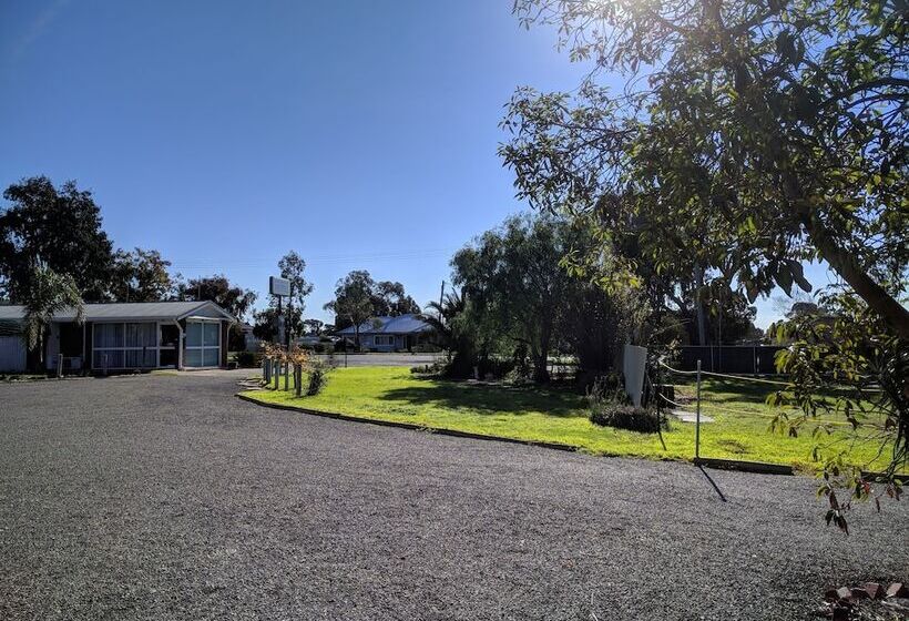 מוטל Travellers Inn Kaniva