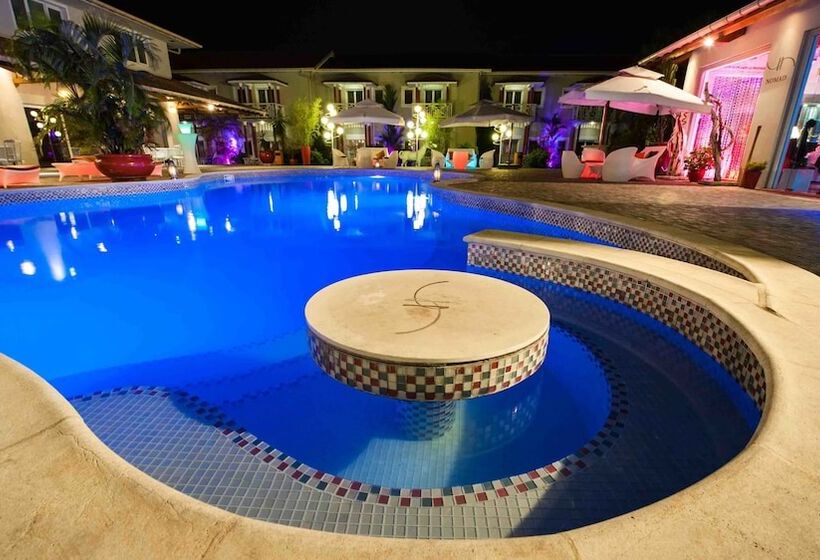 Nomad Suites Residence