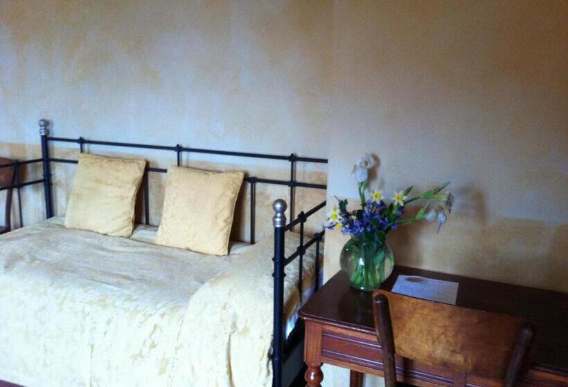 펜션 Castello Di Frassinello