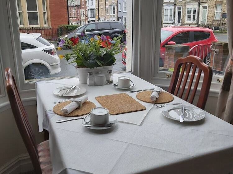 펜션 Ellies Guest House