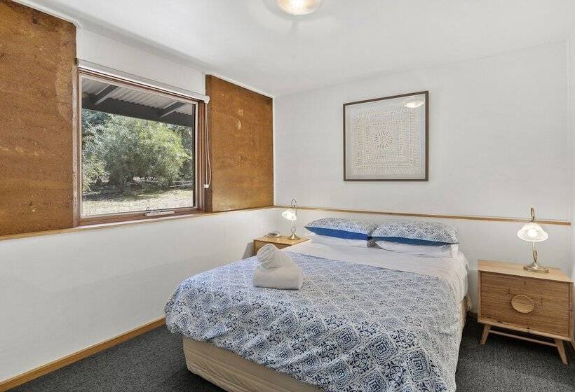 Split Point Cottages