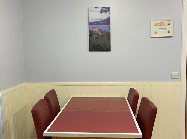 1 Lochness Rooms&hostel