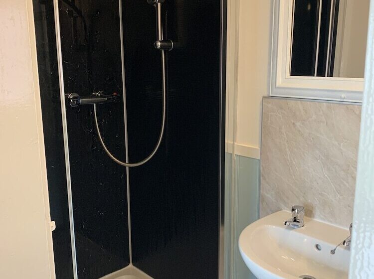 1 Lochness Rooms&hostel