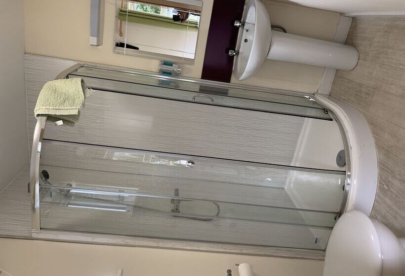 1 Lochness Rooms&hostel