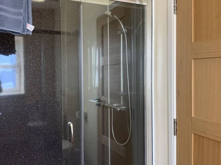 1 Lochness Rooms&hostel