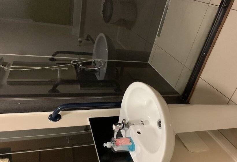 1 Lochness Rooms&hostel