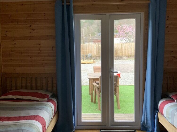 1 Lochness Rooms&hostel