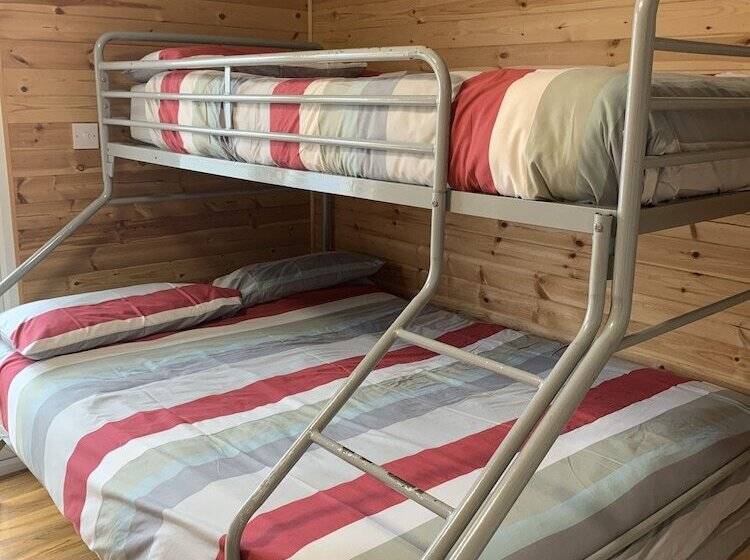 1 Lochness Rooms&hostel