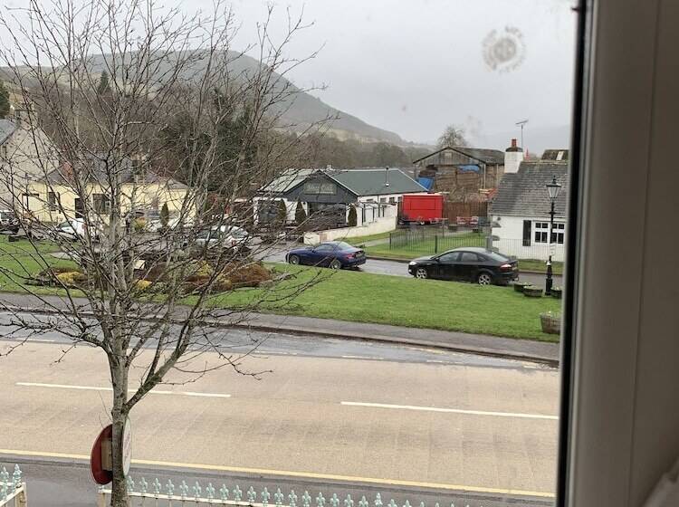 1 Lochness Rooms&hostel