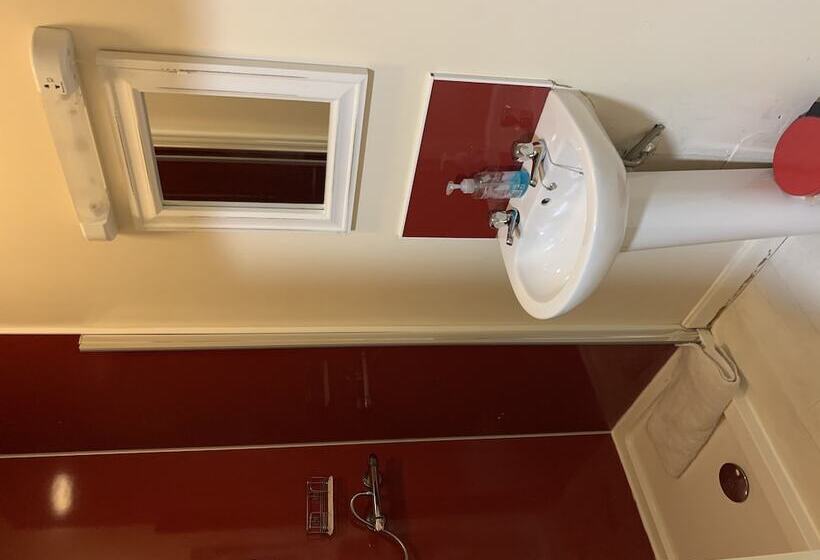 1 Lochness Rooms&hostel