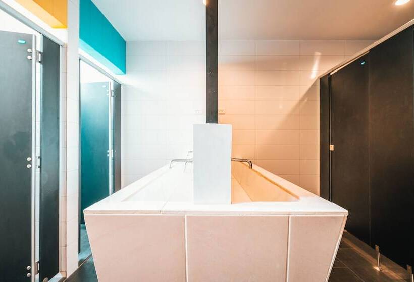 Общежитие Behind The Scene Hotel Club @ Samui