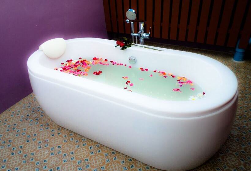 Общежитие Behind The Scene Hotel Club @ Samui