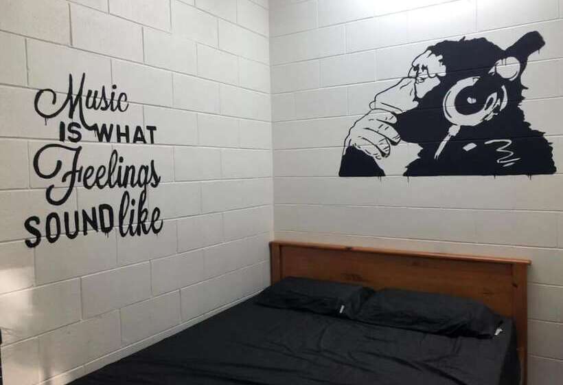 הוסטל Frogshollow Backpackers